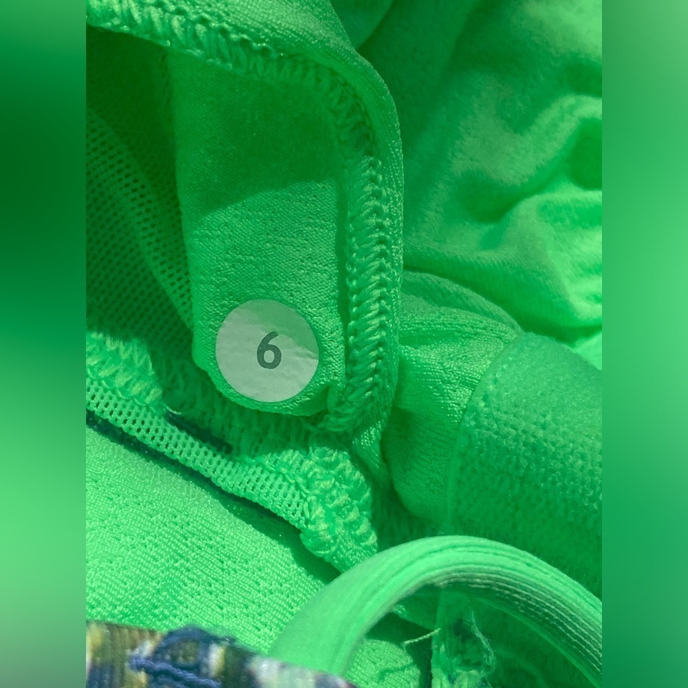 Lululemon Dancing Warrior Tank, Size 6 - Picture 10 of 10